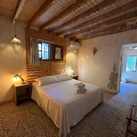 Boutique Hostal La Curandera De Salinas Sant Francesc de s'Estany Bagian luar foto