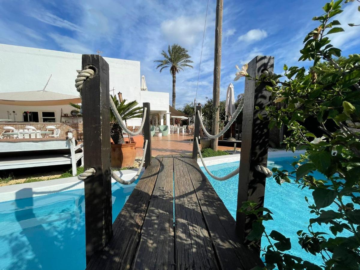 Boutique Hostal La Curandera De Salinas Sant Francesc de s'Estany Bagian luar foto