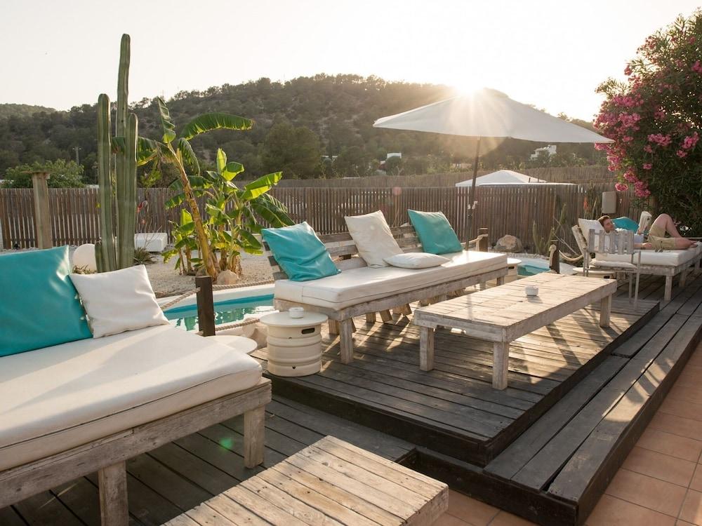 Boutique Hostal La Curandera De Salinas Sant Francesc de s'Estany Bagian luar foto