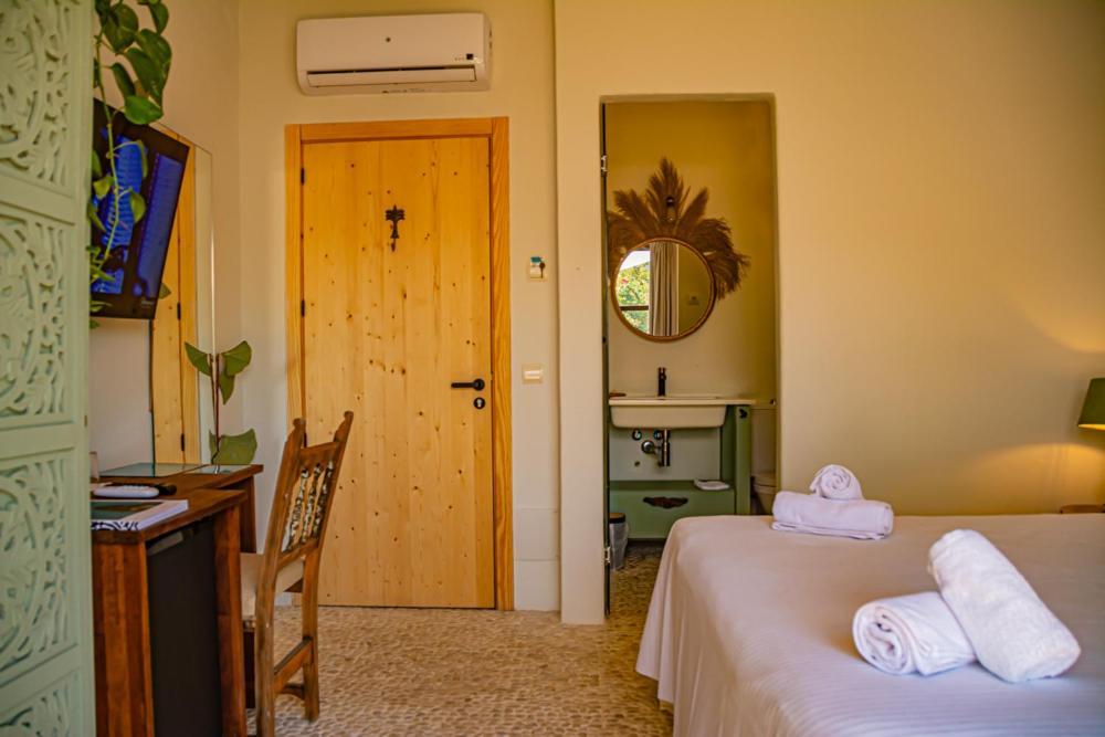 Boutique Hostal La Curandera De Salinas Sant Francesc de s'Estany Bagian luar foto