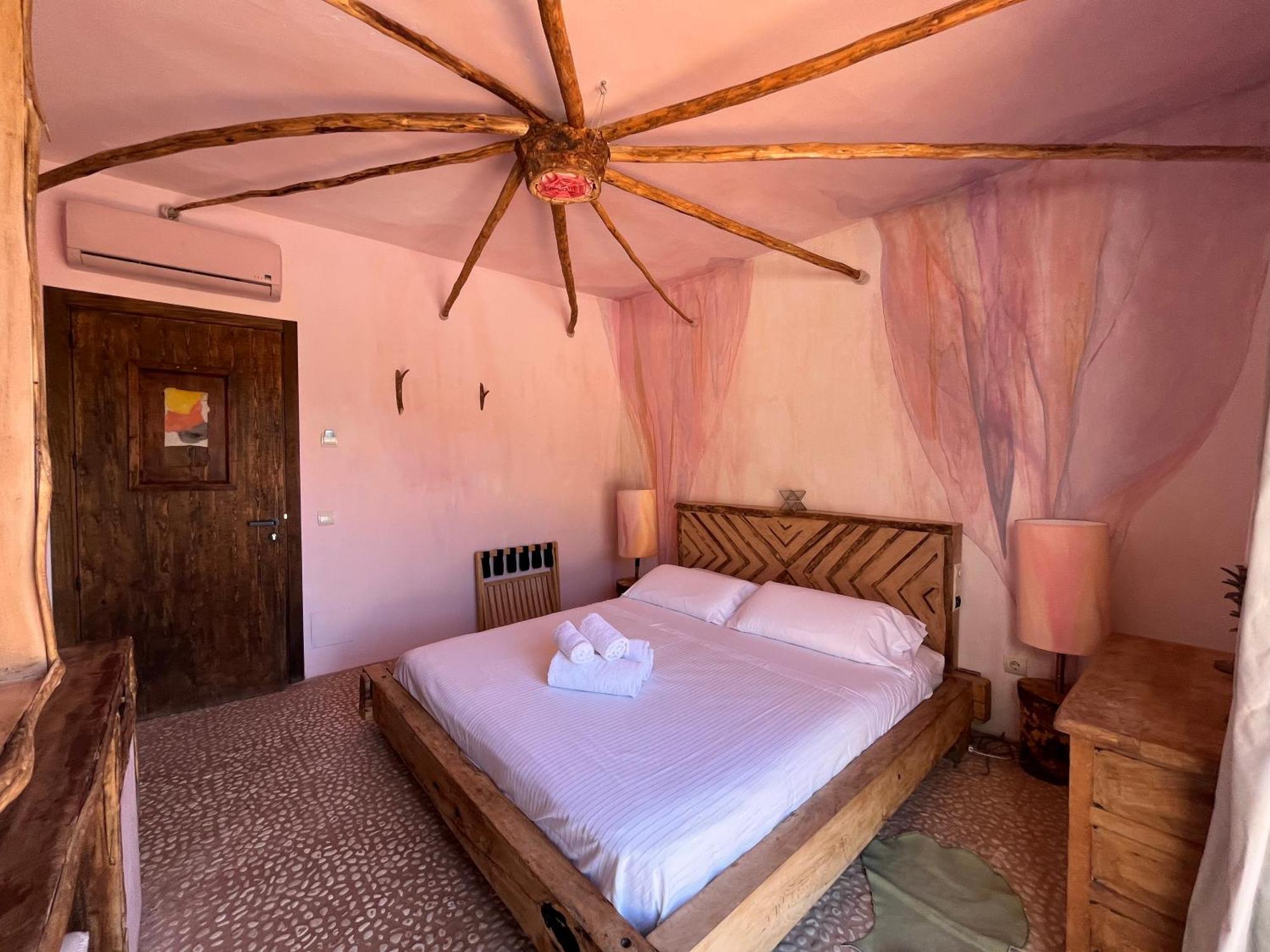 Boutique Hostal La Curandera De Salinas Sant Francesc de s'Estany Bagian luar foto